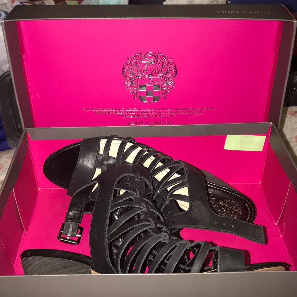 VINCE CAMUTO wedges